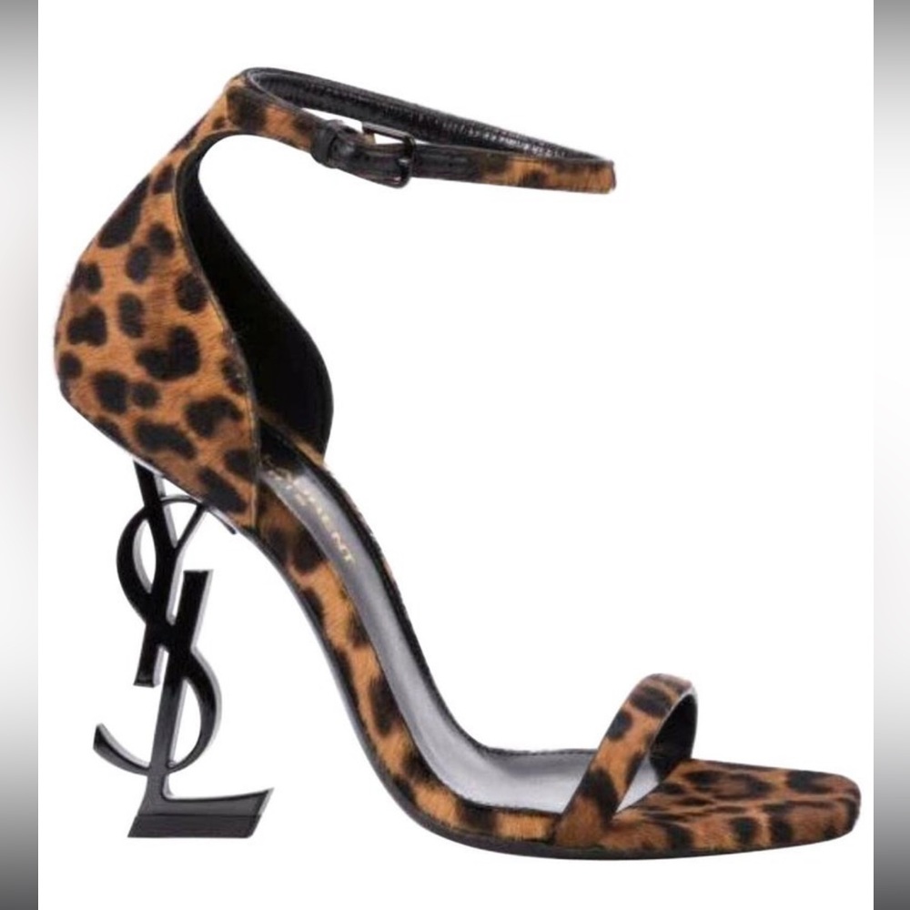 Only wore it out twice. Poshmark authenticates over 500 💗